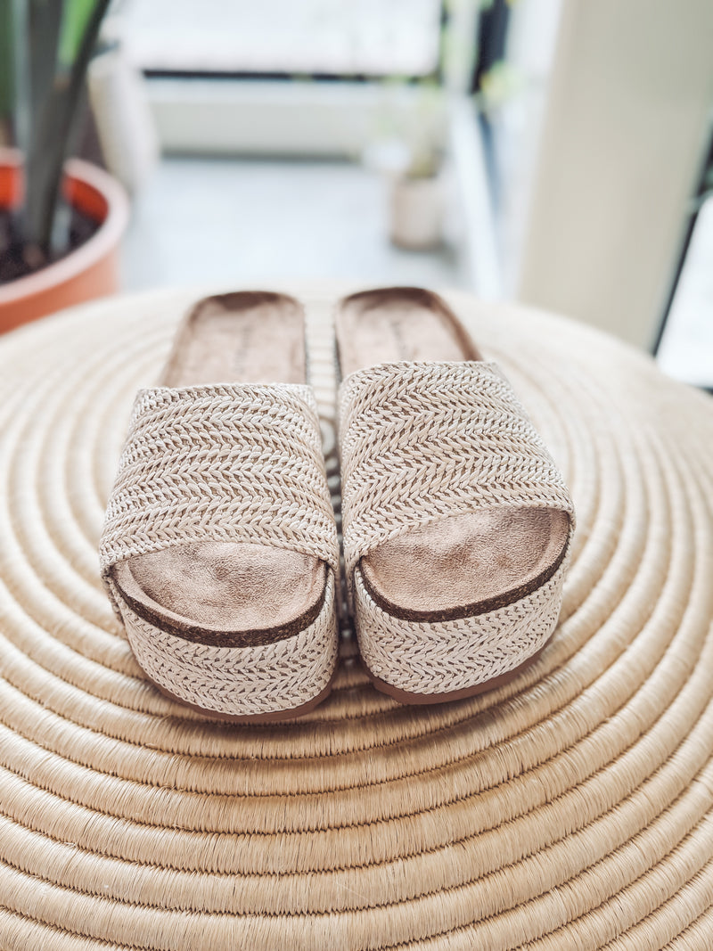 Raffia platfrom sandal